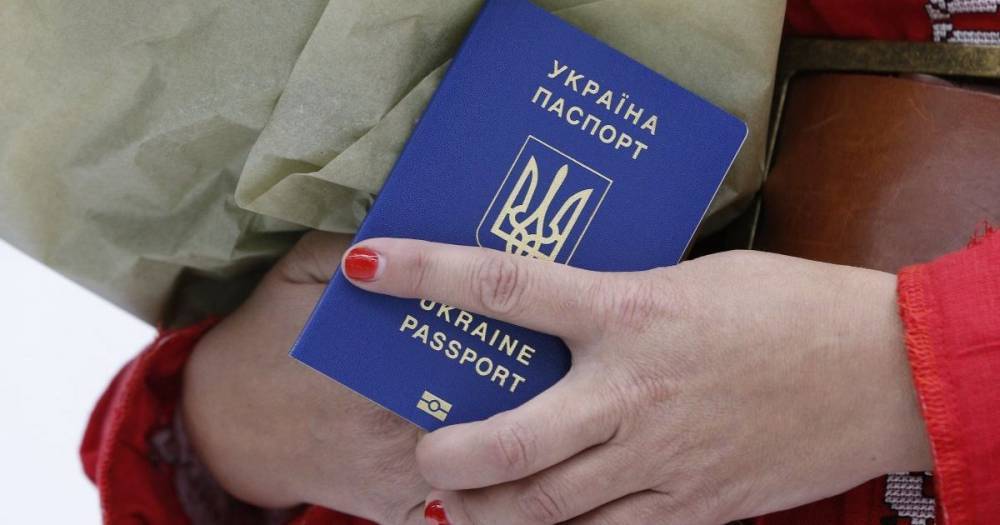 Украинские заграничные паспорта получили более 78 тысяч жителей оккупированного Крыма