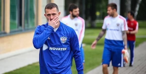 Вратаря сборной России по футболу задержали за хулиганство во Внуково