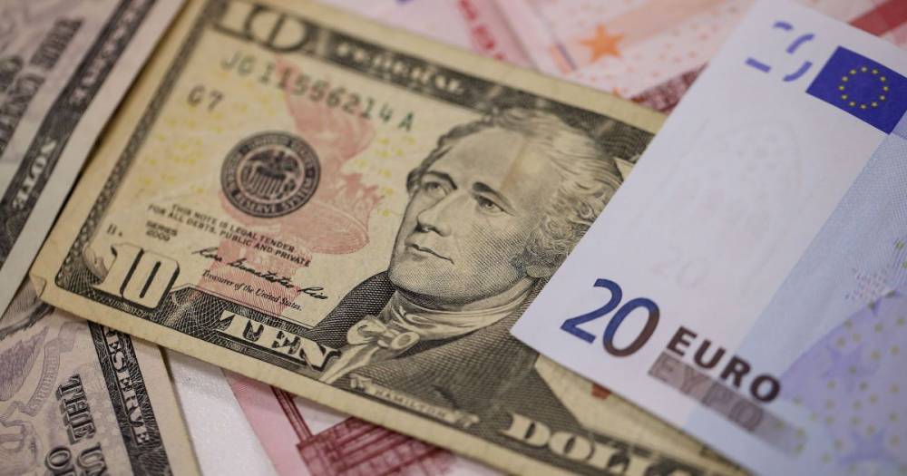 Доллар и евро начали дорожать. Курсы валют Нацбанка на четверг