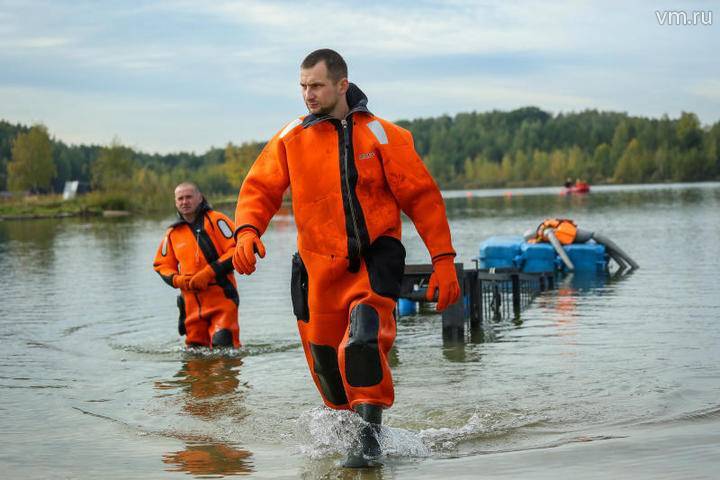 Спасатели вытащили подростка из Мещерского пруда в Москве