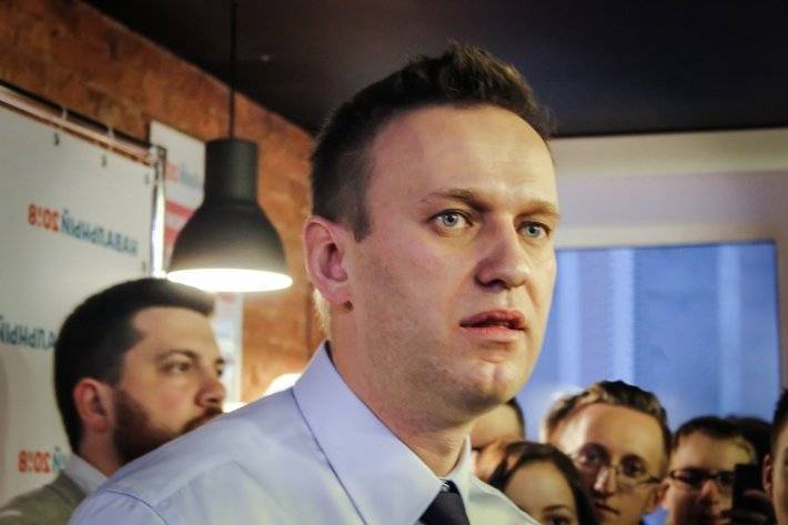 Политический труп Навальный в погоне за хайпом запрыгнул в автозак