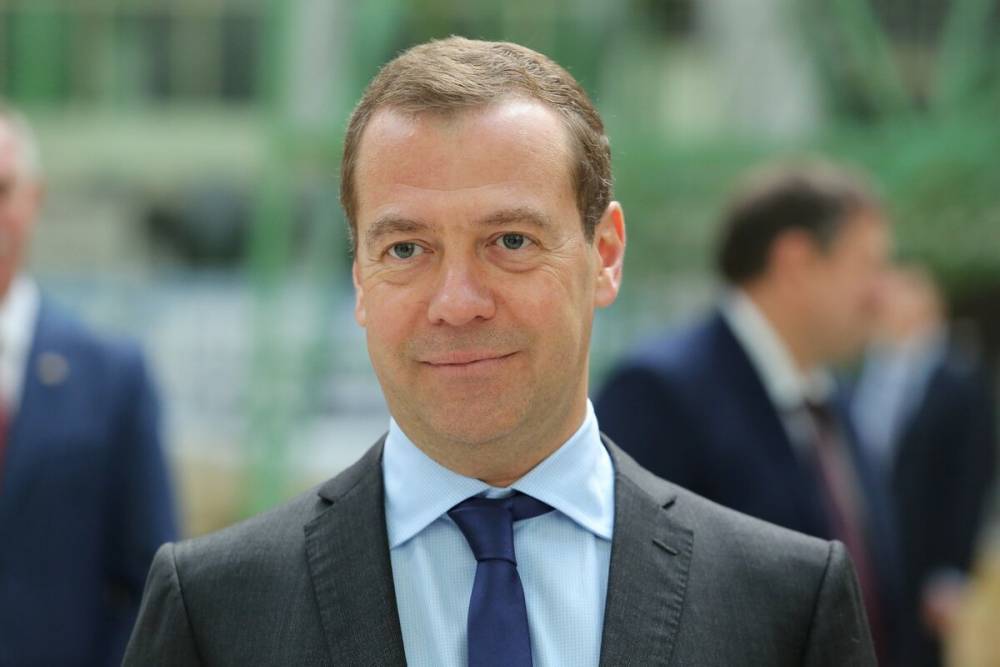 Дмитрий Медведев поздравил Радия Хабирова с Днём России