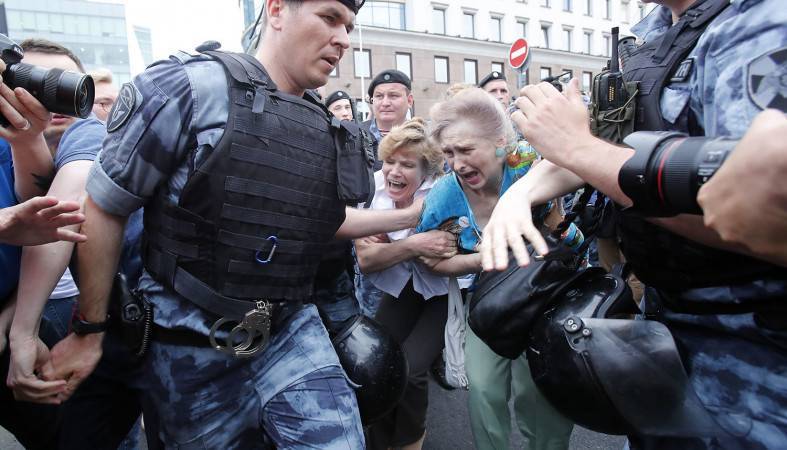 В Москве задержаны более 200 человек, среди них — Навальный