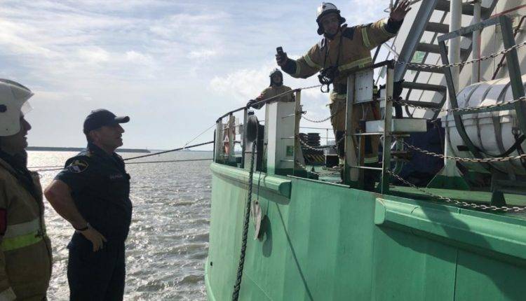 Взрыв на танкере в Махачкале: три моряка погибли, еще трое госпитализированы