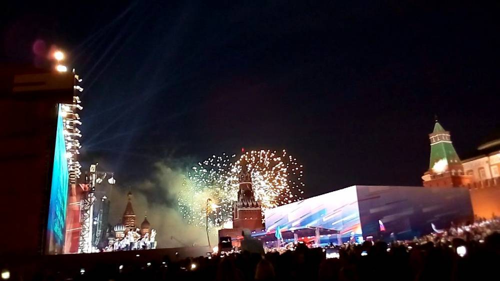 Более 30 тысяч человек посетили концерт ко Дню России на Красной площади
