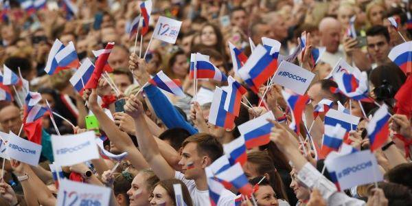 "#ЯРоссия": более 30 тысяч человек пришли на концерт на Красной площади