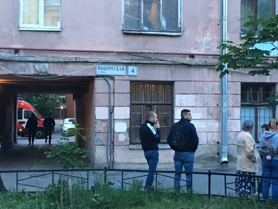 В Санкт-Петербурге эвакуируют жилой дом