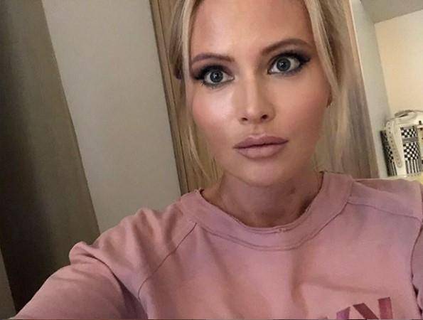 Дана Борисова отказалась от макияжа и пообещала больше не “колоть” губы