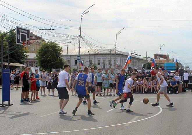 На площади Ленина состоялся большой спортивный праздник