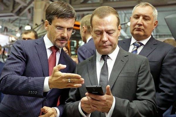Twitter премьера России Дмитрия Медведев подвергся хакерской атаке