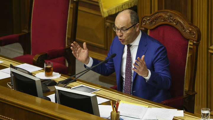 Глава украинского парламента отправил Зеленскому подписанный закон об импичменте