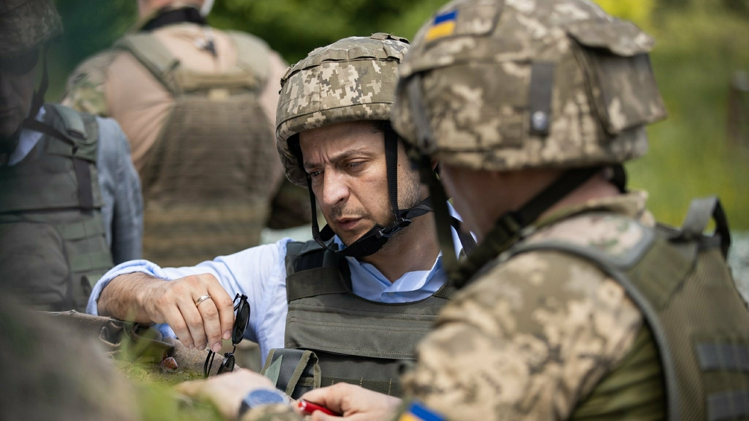"Просто "прокатили" Зеленского": Военные и экономблок бунтуют против новой власти Киева