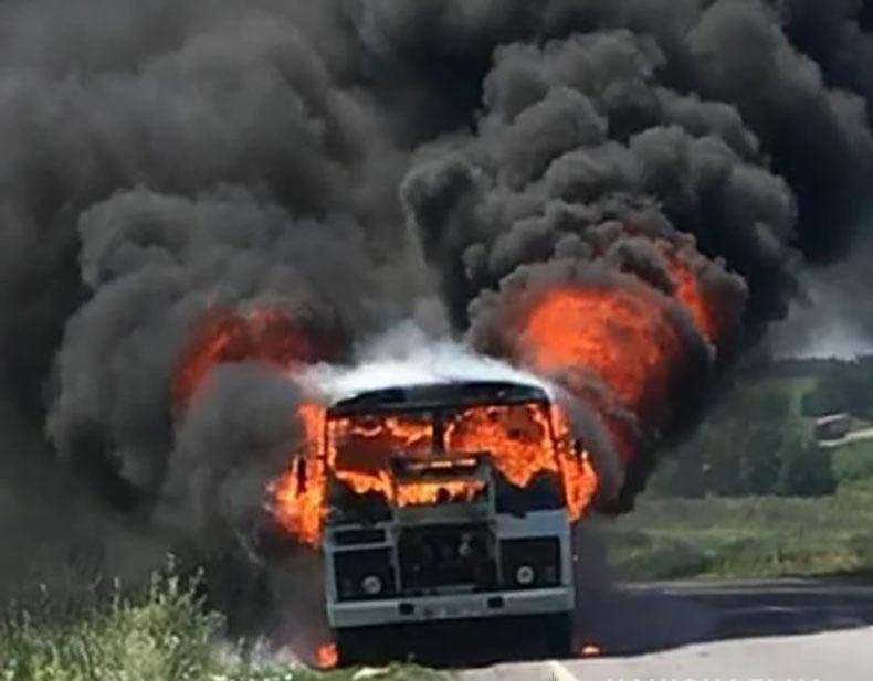 Под Полтавой на ходу загорелся пассажирский автобус