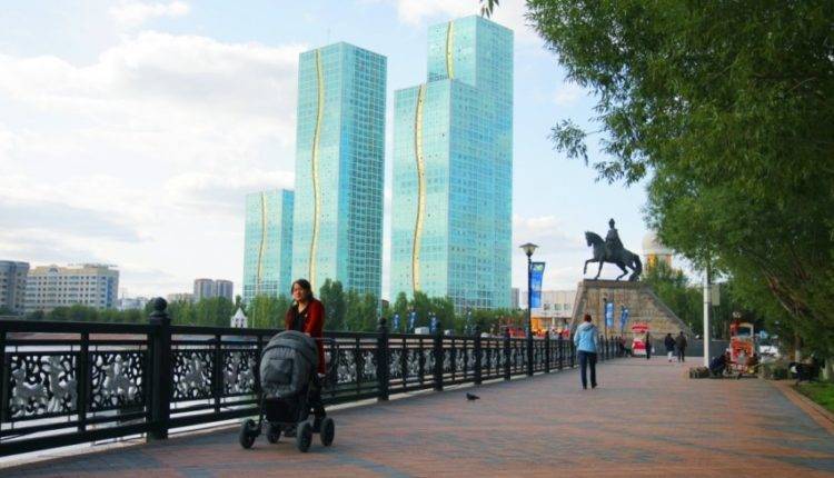 Социальные выплаты в Казахстане хотят увеличить на 30%