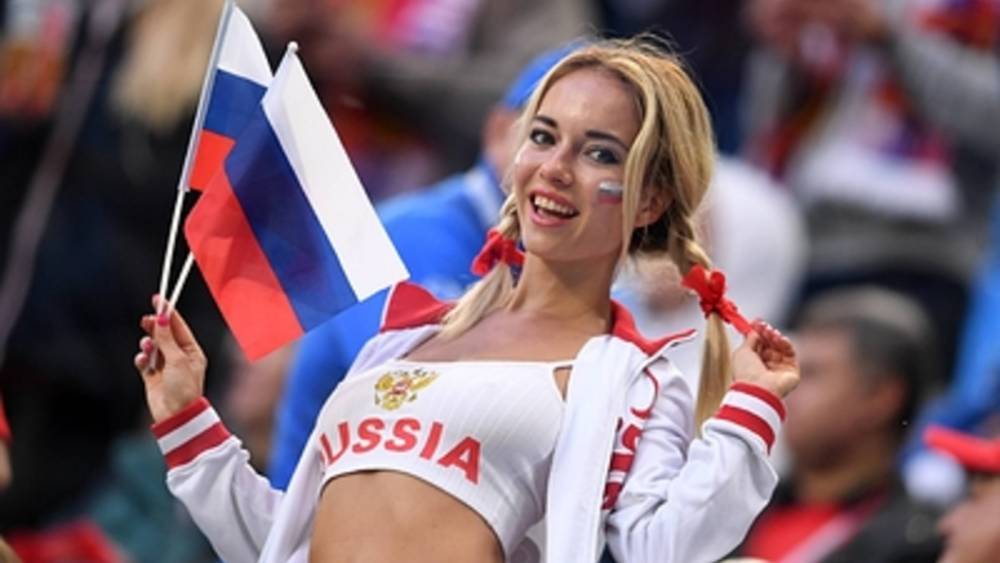 "Вы идиоты?": Поисковик авиабилетов взбесил Сеть провокационным поздравлением в День России