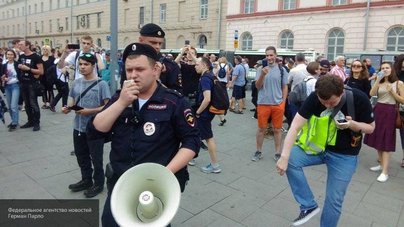 Из полиции отпустили большинство задержанных на незаконной акции "в поддержку Голунова"