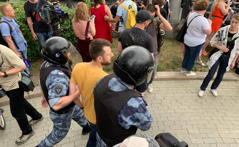 Стало известно, сколько людей задержали на акции в Москве