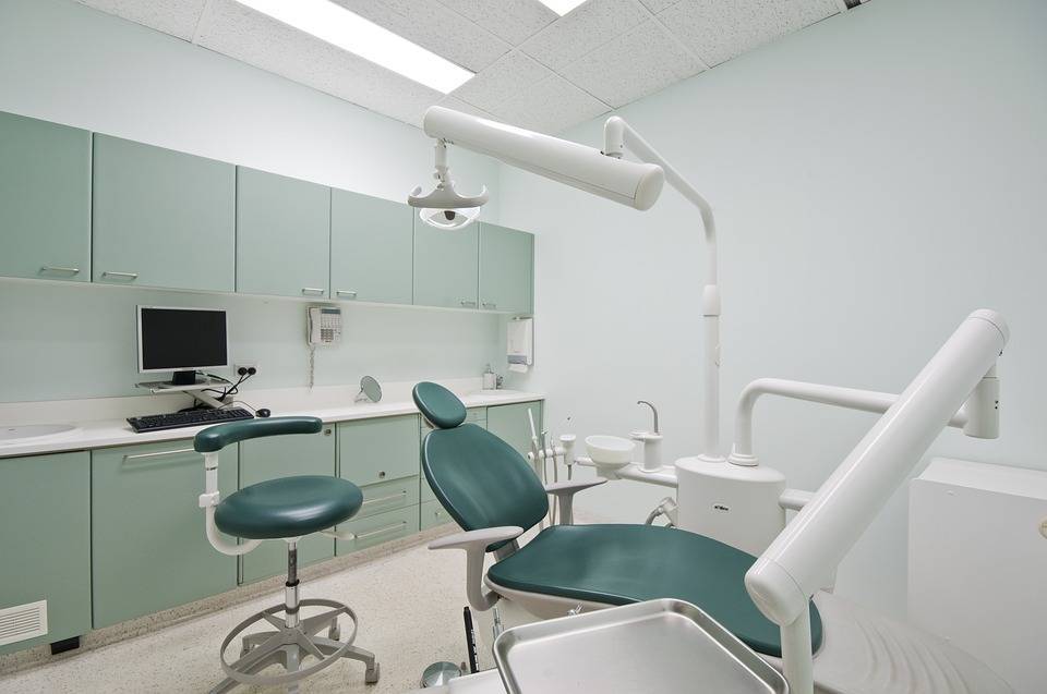 В Кузбассе приставы арестовали стоматологическое кресло