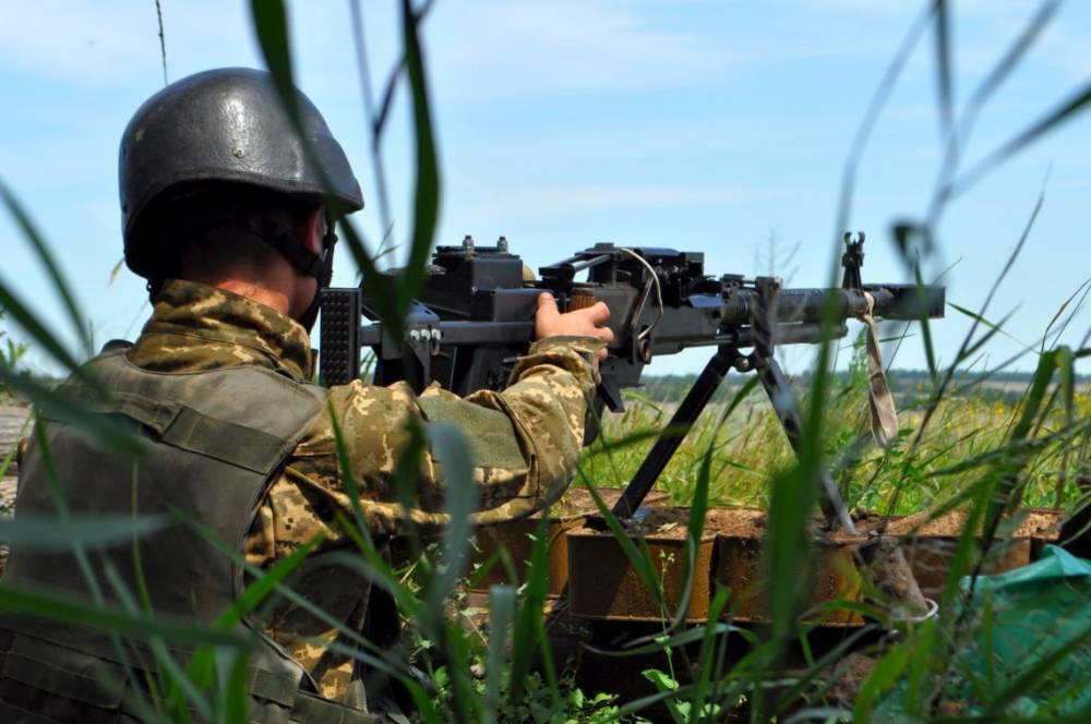Сводка ООС: новые обстрелы, украинский военный получил ранение