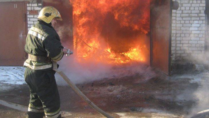 В Володарском районе Брянска в гараже сгорел Volkswagen