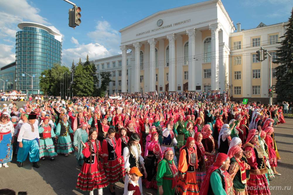 В Уфе Международный парад в национальных костюмах побил рекорд прошлого года