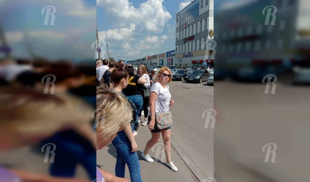 В Смоленске эвакуируют торговый центр «Галактика»