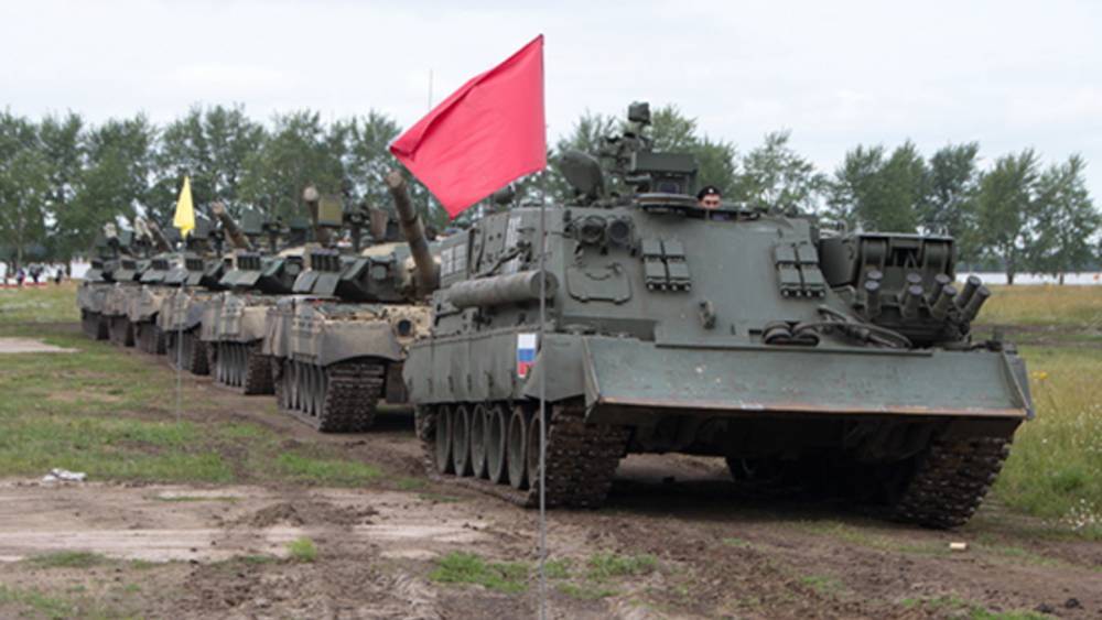 Рекорд - 315 тонн: В Омске устроили показательное перетягивание танков