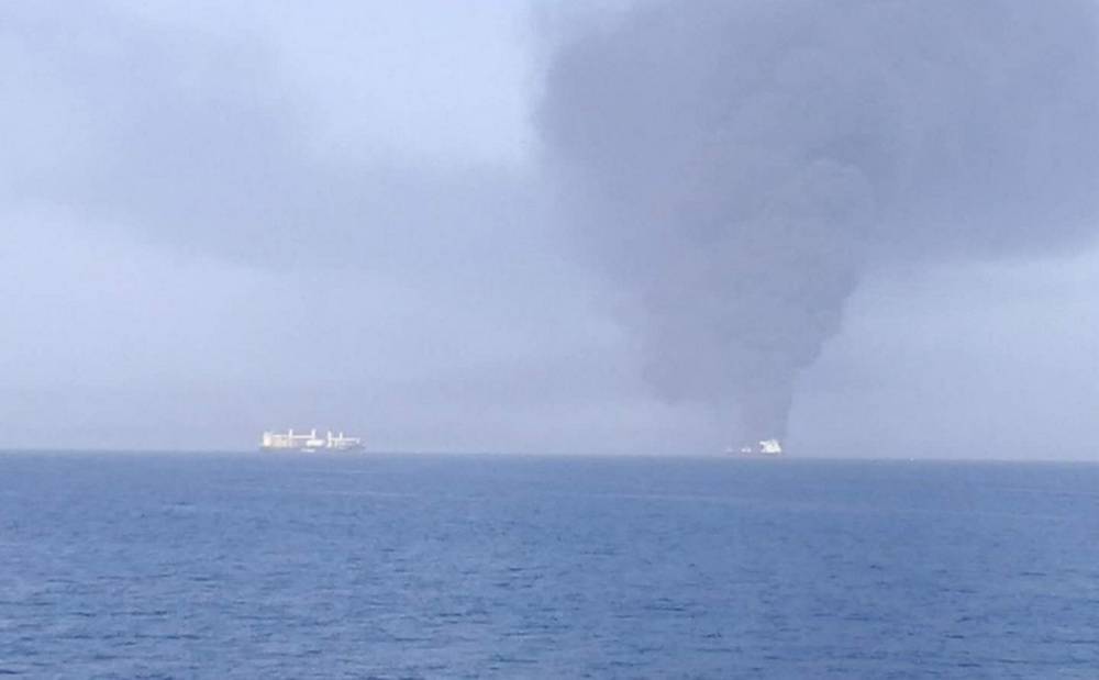 В Оманском заливе взорвались нефтяные танкеры