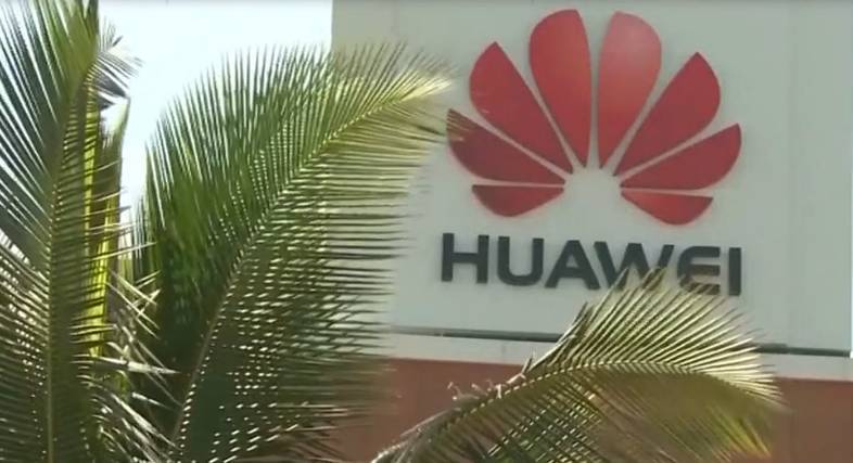 Компания Huawei выпустила первый миллион смартфонов с собственной ОС