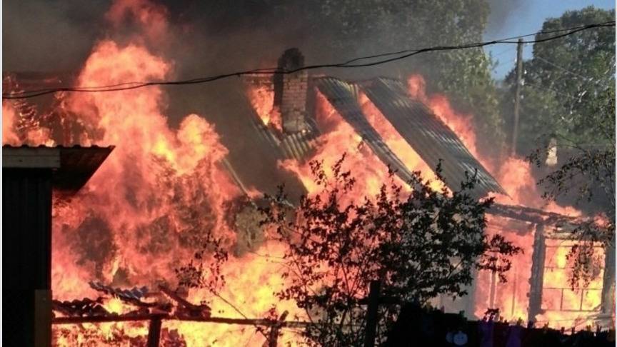 В Котельниче дотла сгорел жилой дом