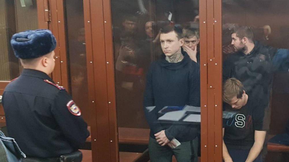 Дети Мамаева в суде: Жена футболиста привезла и сына и дочь