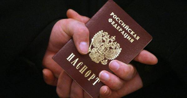 ЕС может отказаться признавать российские паспорта, выданные жителям "Л/ДНР"