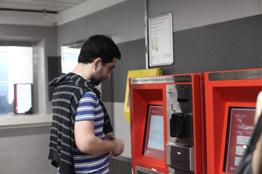 В автоматах по продаже билетов московского метро произошел сбой