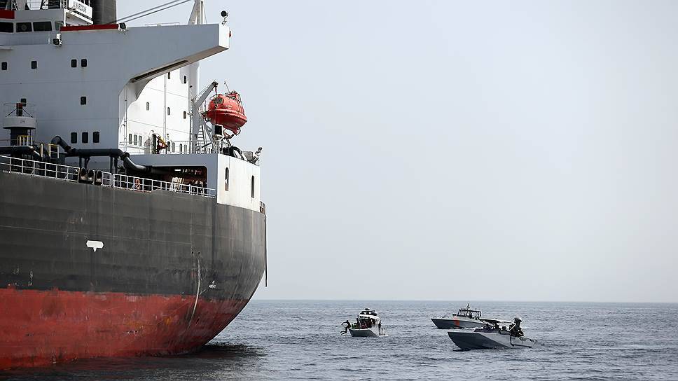 В Оманском заливе атаковали два нефтяных танкера