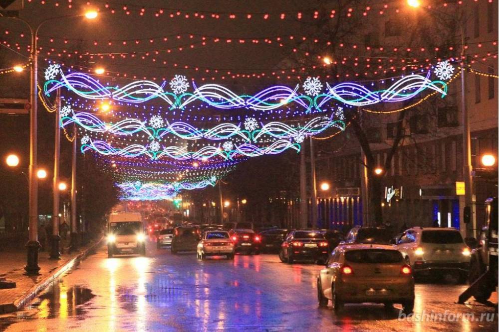 В Уфе демонтируют световую иллюминацию на улице Ленина