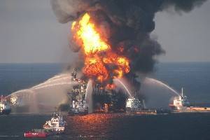 Два танкера эвакуированы после инцидента в Оманском заливе