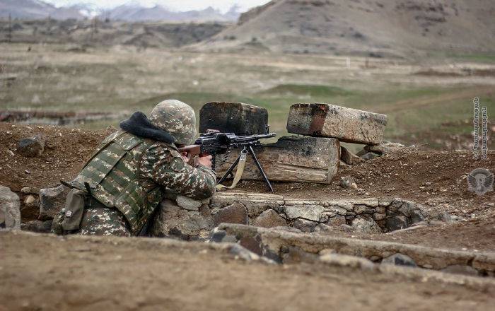 "Азербайджан стреляет, и мы должны стрелять" - пресс-секретарь министра обороны