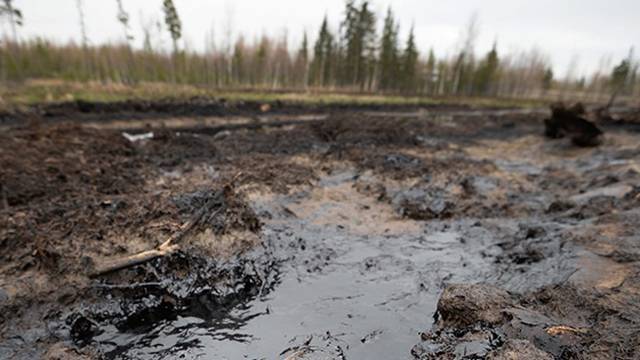 Режим ЧС из-за прорыва нефтепровода введен в одном из районов Якутии