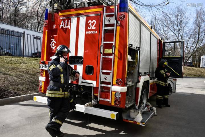 Сотрудники МЧС ликвидировали пожар в бытовках на Кутузовском проспекте