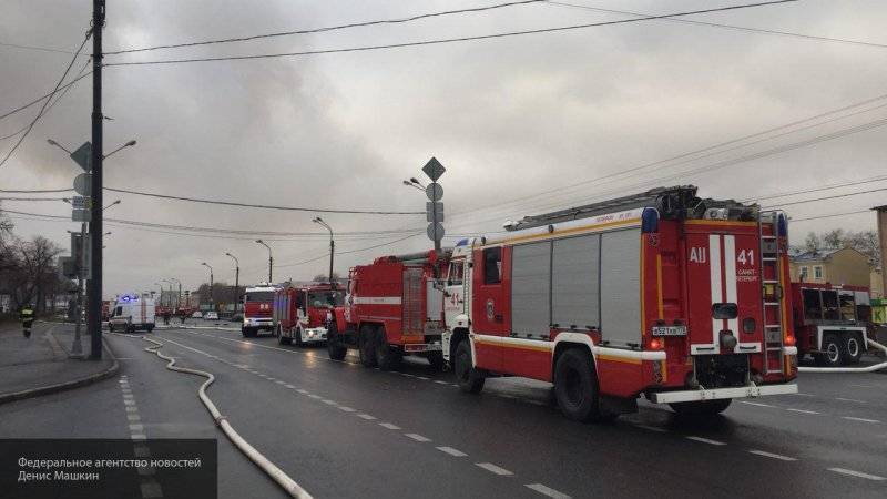 Бизнес-центр эвакуировали в Москве после пожара
