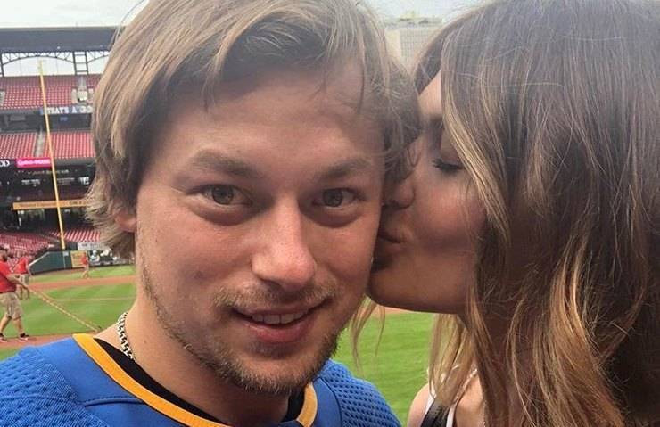 «Горжусь!»: жена Владимира Тарасенко поздравила его с завоеванием Кубка Стэнли