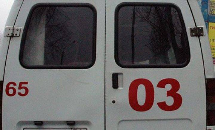 В Воронеже иномарка перевернулась в кювет: пострадала 2-летняя девочка