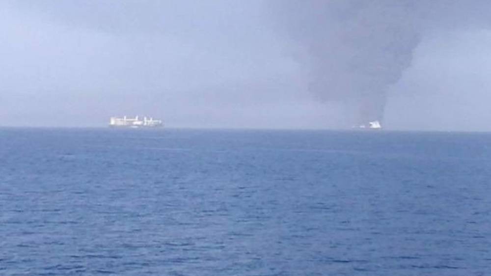 На загоревшемся в Оманском заливе танкере были россияне – СМИ