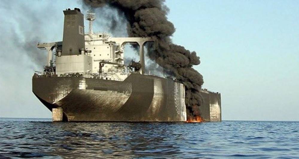 Один из атакованных танкеров в Оманском заливе затонул