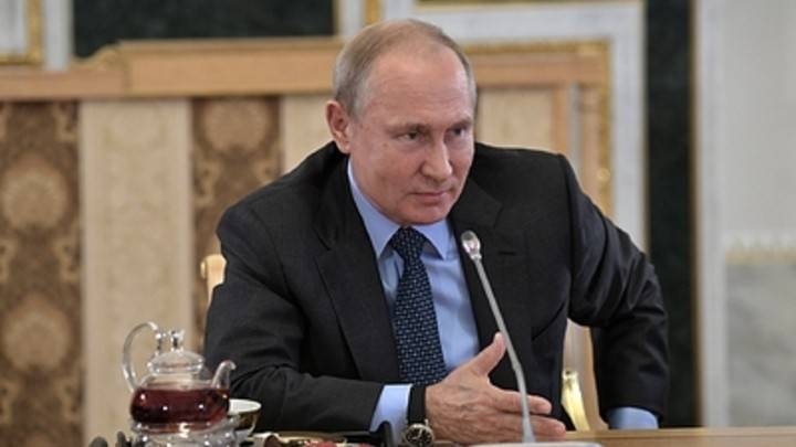 От "узурпаторов власти" до "умной обезьяны": Путин расшифровал знаки России миру