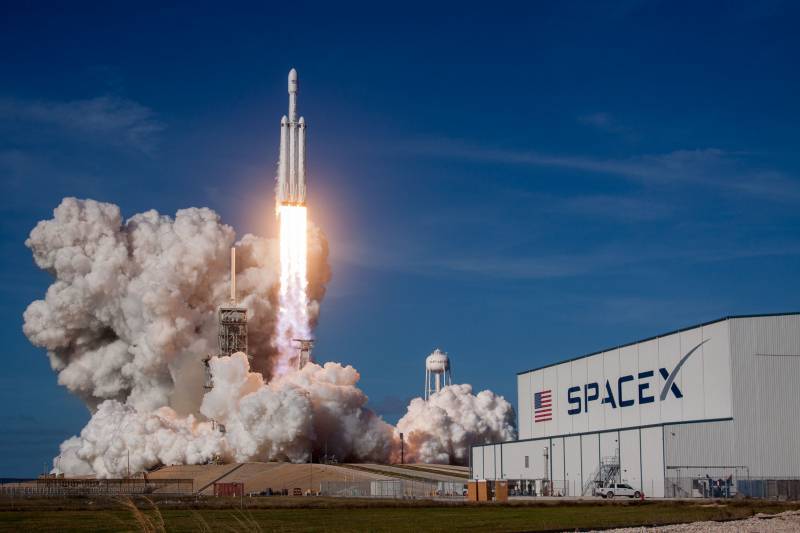 Ракета Falcon 9 стартовала с космодрома в Калифорнии. ВИДЕО