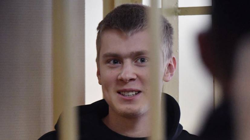 Адвокат брата Кокорина попросил освободить из зала суда