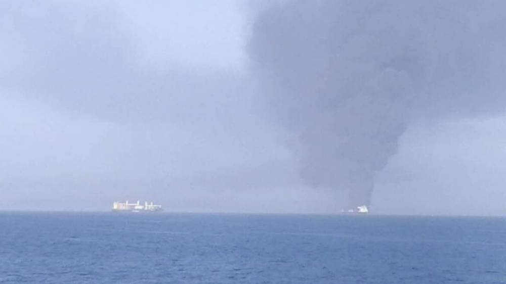 Появилось первое видео горящих после атаки танкеров в Оманском заливе