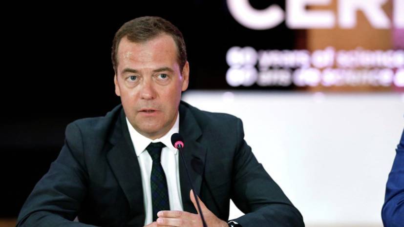 Медведев призвал «не сдавать позиции» в космосе