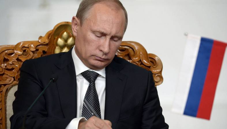 Путин уволил генералов, связанных с делом журналиста Голунова